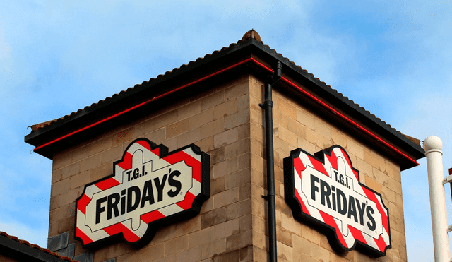 TGI Fridays cierra 50 locales en Estados Unidos debido a afrontar una posible bancarrota. Foto: Telemundo Arizona