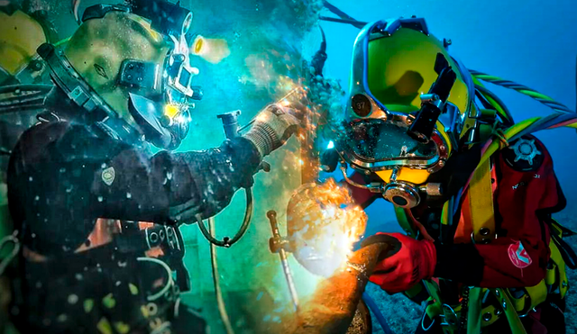 El riesgo de sufrir una descarga eléctrica mortal aumenta mucho cuando se está en contacto con agua. Foto: composición LR/National Geographic