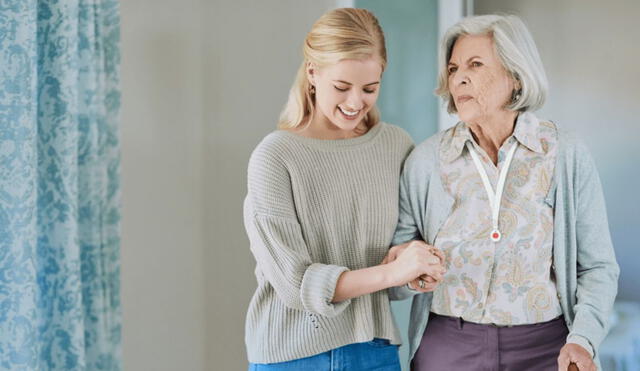 El cuidador de personas de la tercera edad necesitan atención psicológica. Foto: Mediplus