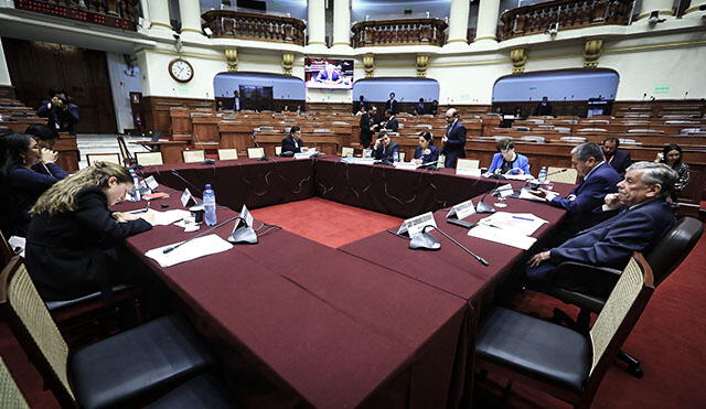  Martes 29 de octubre: mayoría de congresistas ausente en sesión de Comisión de Constitución. (Foto: Congreso).   