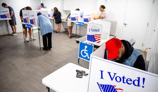 El día de las elecciones en Estados Unidos es un evento crucial en el que millones de ciudadanos acuden a las urnas para elegir a sus representantes. Foto: AFP