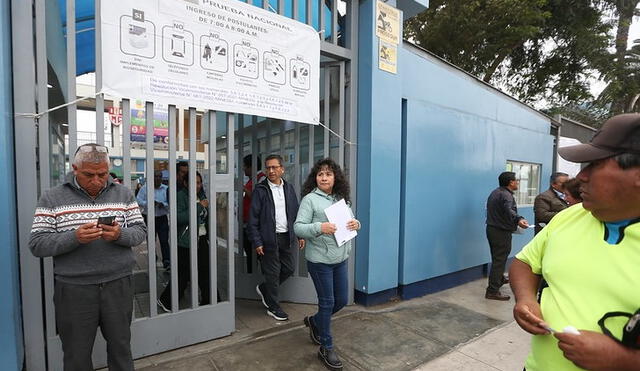 Profesores se preparan para la prueba de ascenso.