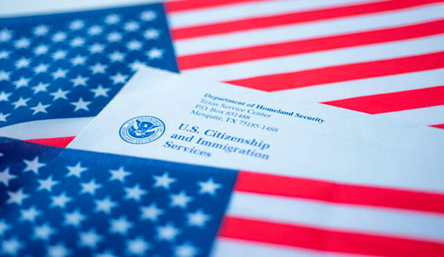 Para evitar problemas futuros, USCIS insta a los solicitantes a revisar constantemente las actualizaciones de los formularios en su sitio oficial. Foto: Dallas Morning News