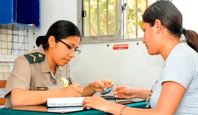 Para solicitar los antecedentes penales de otra persona tienes que tener una autorización por escrito. Foto: Andina