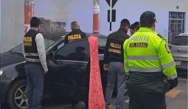 Policpia investiga crimen en paradero de Huaral. Foto: Latina