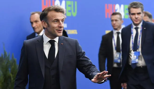 Emmanuel Macron subraya la urgencia de que Europa controle su propia seguridad, cuestionando la dependencia de la protección estadounidense en un contexto geopolítico incierto. Foto: AFP