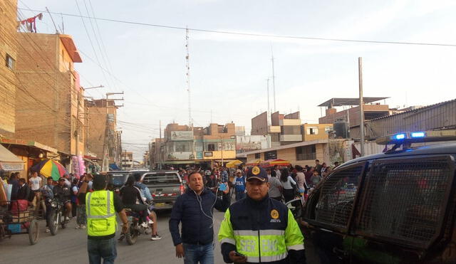 Policia investiga  crimen que se registrpo en mercado. Foto: Sergio Verde/La República