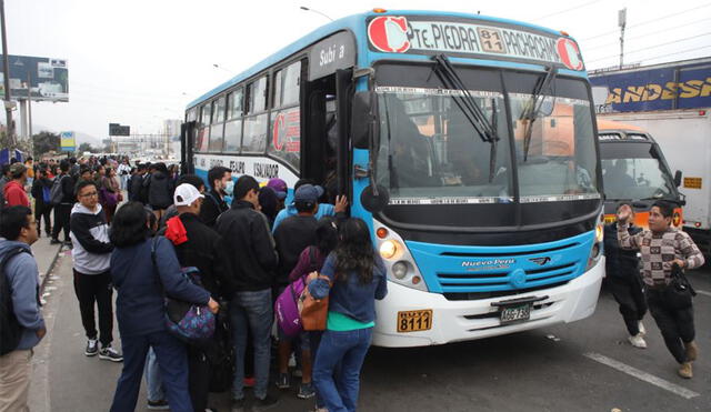 Transportistas y otros gremios realizarán un paro nacional de 72 horas desde el miércoles 13 hasta el viernes 15 de noviembre, en protesta por la inseguridad y la extorsión. Foto: La República