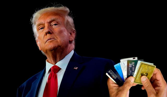 La propuesta de Trump no solo busca limitar las tasas, sino también fomentar un uso más responsable de las tarjetas de crédito. Foto: composición LR/Semana