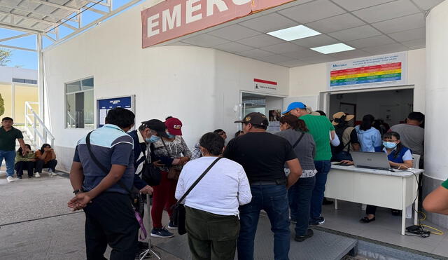 Decenas de pacientes llegaron con dolores estomacales y vómitos. Foto: difusión