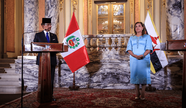 El sultán Hassanal Bolkiah es acusado de violar derechos humanos. Foto: Presidencia de la República