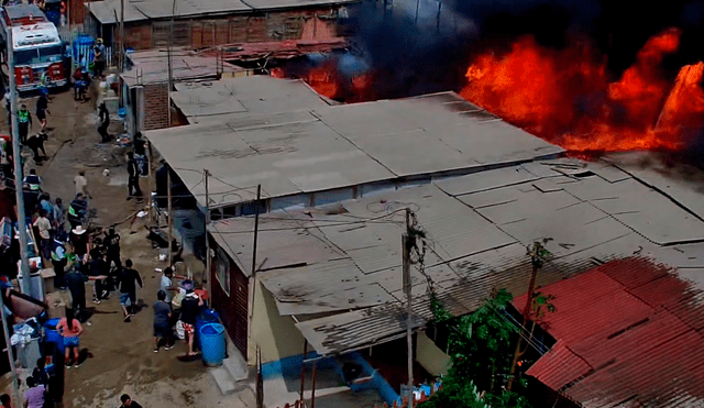 Cuatro unidades de bomberos atienden la emergencia en Ventanilla/Foto: Municipalidad de Ventanilla