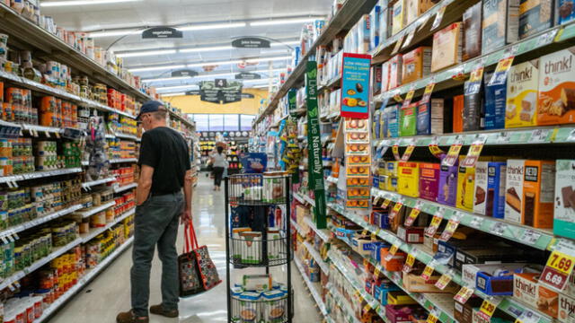 Los supermercados implementan diferentes mecanismos de seguridad. Foto: Andina