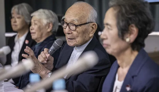 Miembros de la Organización Nihon Hidankyo, ganadores del Premio Nobel de la Paz 2024. Sus integrantes son sobrevivientes de Hiroshima y Nagasaki. Fotografía: AFP