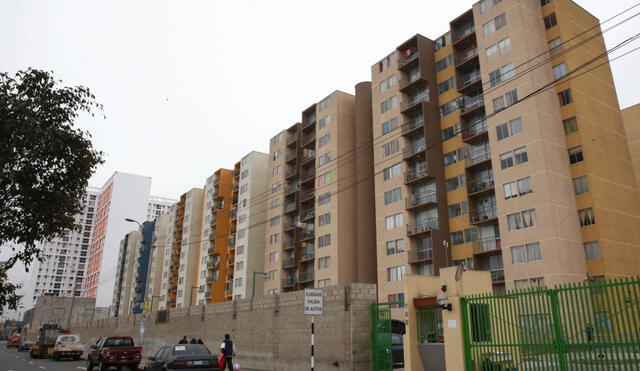 Los peruanos pueden retirar la cuarta parte de su fondo de pensiones para iniciar la construcción de su primera vivienda. Foto: Andina