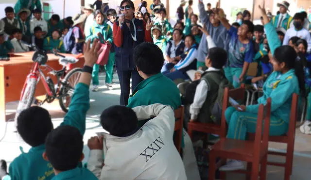 Las charlas abordaron temas como bullying, ciberbullying y violencia familiar de manera didáctica.