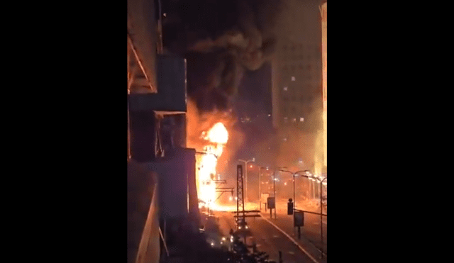 El incendio sucedió en la noche del lunes 18 de noviembre. Foto: captura de pantalla / X