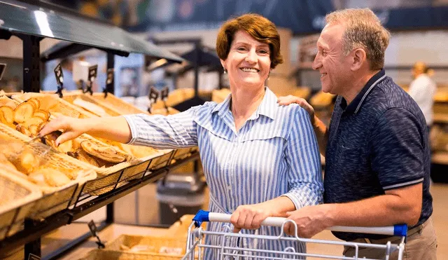 Con una membresía en Costco, los jubilados pueden acceder a descuentos en productos esenciales y servicios, desde vitaminas hasta viajes, mejorando su calidad de vida. Foto: Solo Dinero