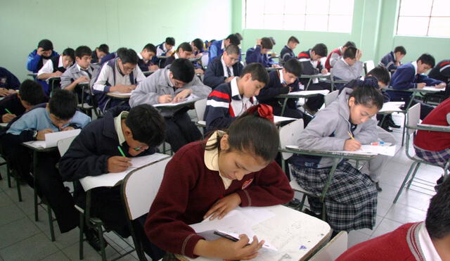 Miles de estudiantes se someterán a la prueba ENLA 2024 del Minedu. Foto: Andina