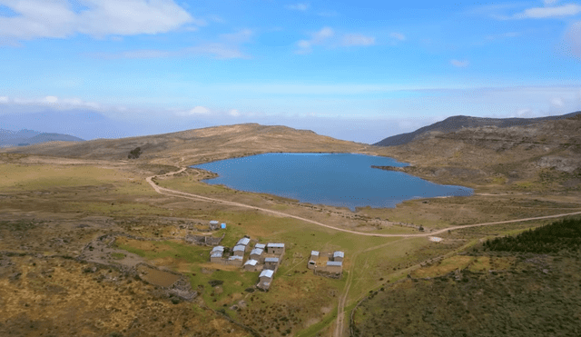 Dos lagunas acompañan el majestuoso paisaje de la 'Finlandia Limeña': Sansare y Ururí. Foto: captura / Traveleras - YouTube