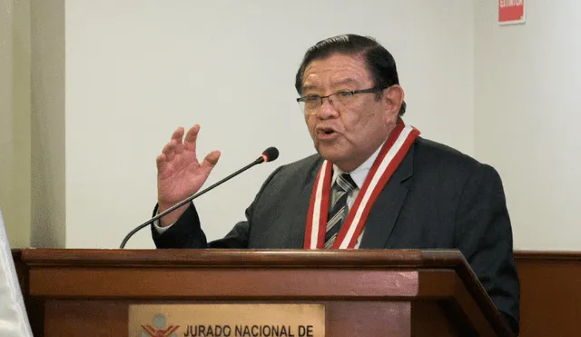 Jorge Salas Arenas dio un discurso en la juramentación del nuevo presidente del Jurado Nacional de Elecciones. Foto: Miguel Vásquez