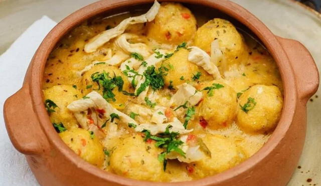 Tradicionalmente consumida en Paraguay, el vori-vori destaca por su color dorado, resultado del uso de azafrán. Se sirve tibio, adornado con perejil y queso parmesano, y es un símbolo de la rica cultura gastronómica del país. Foto: Aire de Santa Fe