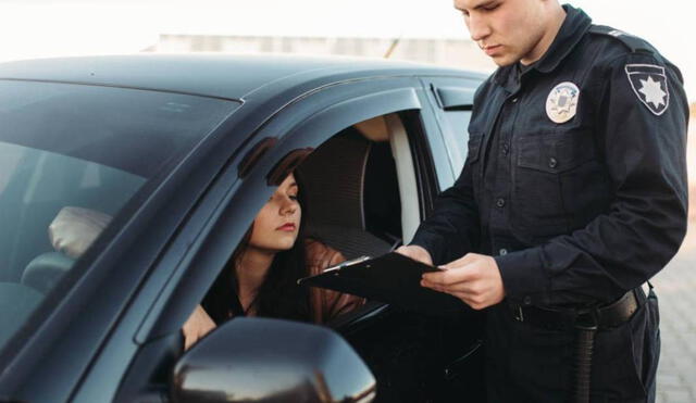 El Departamento de Vehículos Motorizados regula las licencias de conducir y asegura el cumplimiento de las leyes de tránsito, buscando mejorar la seguridad en las carreteras. Foto: El Tiempo