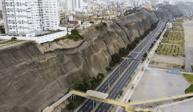 La vía que conecta Chorrillos con el Callao está siendo renovada durante noviembre. Foto: Andina