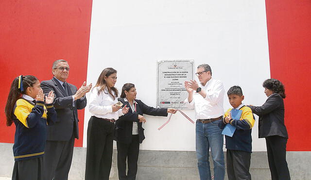 Obras listas. Ministro Quero inauguró la moderna infraestructura que beneficia a 2.000 alumnos del distrito de Ate. Foto: Kevinn García/URPI