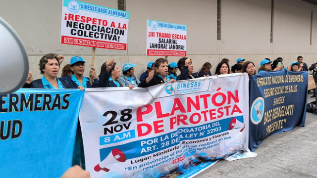 Enfermeras de Essalud Protestaron frente al MEF. Foto: La República.