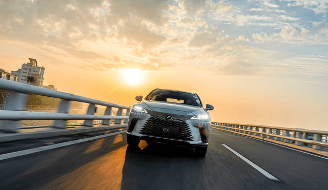 La Lexus RX se convierte en el primer vehículo electrificado de lujo en Perú, lanzando una gama renovada.