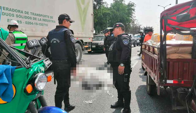 La Policía Nacional llegó tras el accidente de tránsito en Carretera Central. Foto: composición LR/La República