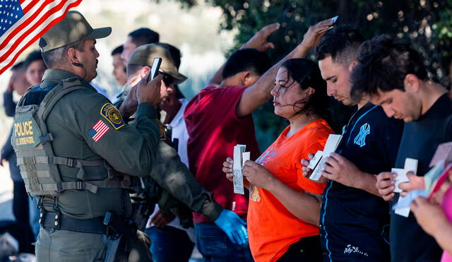 Los inmigrantes se sienten afectados por las políticas migratorias que se establecerán al ingreso de Donald Trump a la presidencia de Estados Unidos. Foto: El País