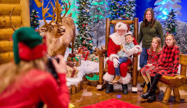 Florida se convierte en un destino mágico durante la temporada navideña, ofreciendo múltiples oportunidades para encontrarte con Santa Claus. Foto: Christmas time