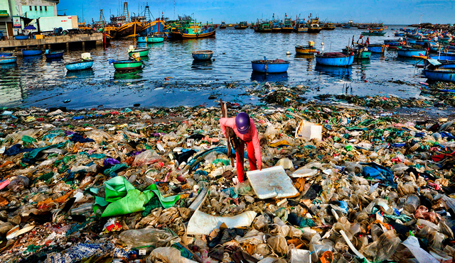 Un grave problema para la biodiversidad marina y la salud humana son los plásticos arrojados al océano. Foto: The Nature Conservancy.