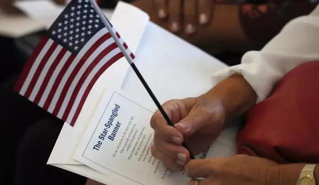 La naturalización es el proceso formal a través del cual una persona extranjera adquiere la ciudadanía estadounidense. Foto: Los Ángeles Times