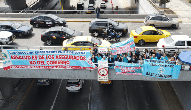 Enfermeras de Essalud protestaron contra Dina Boluarte. Foto: difusión