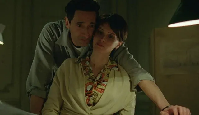 Escena con Adrien Brody y Felicity Jones.