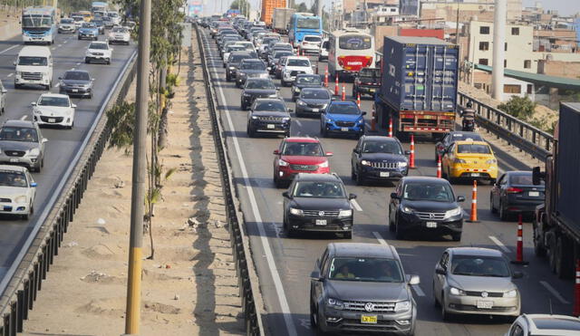 Lima se prepara para un fin de semana largo, lo que incrementará el tránsito en la ciudad. Foto: LR