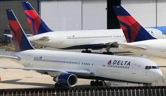 Una ciudadana extranjera abordó un avión sin ningún problema en el aeropuerto. Foto: Composición LR/Washington Times