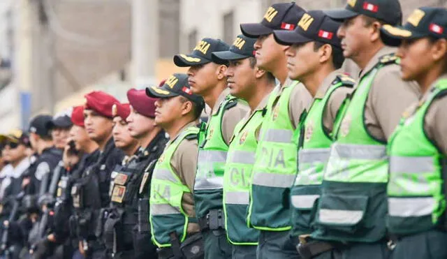 Además del cuadro de ascenso policial, se ha ratificado un aumento salarial progresivo para miembros de las FF.AA. y la PNP. Foto: composición LR/Andina