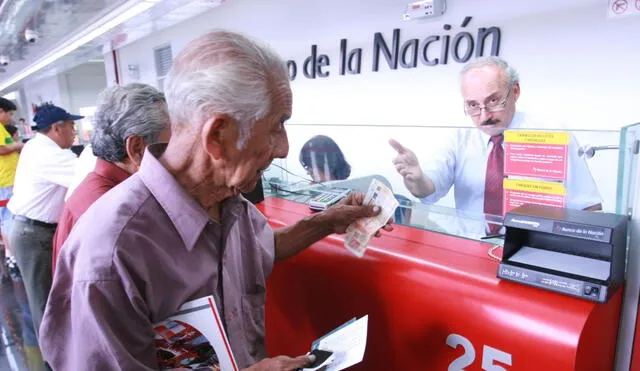 El cobro del último pago del programa Pensión 65 inició el lunes 2 de diciembre y se puede realizar en cualquier agente del Banco de la Nación. Foto: Andina