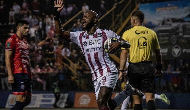 Saprissa y San Carlos jugaron el partido de ida en el Estadio Carlos Ugalde Álvarez. Foto: composición LR/Gerson Cardoso