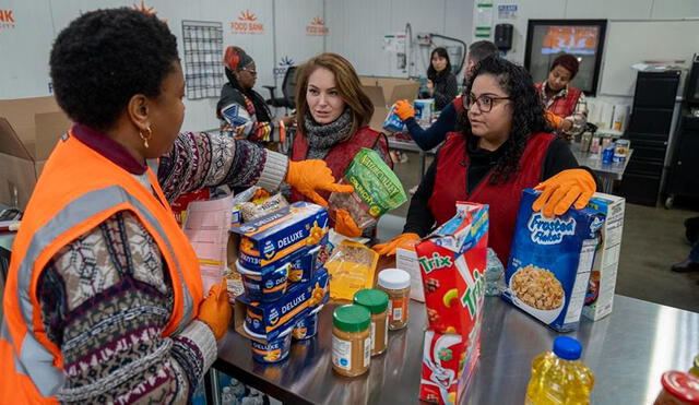 A través de programas como Food Help NYC, los inmigrantes pueden encontrar fácilmente las despensas de alimentos más cercanas a su ubicación. Foto: Telemundo