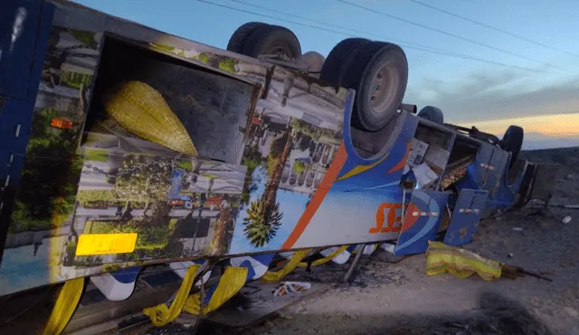 Bus transportaba 36 pasajeros de los cuales se reporto la muerte de uno de ellos. Foto: La República.