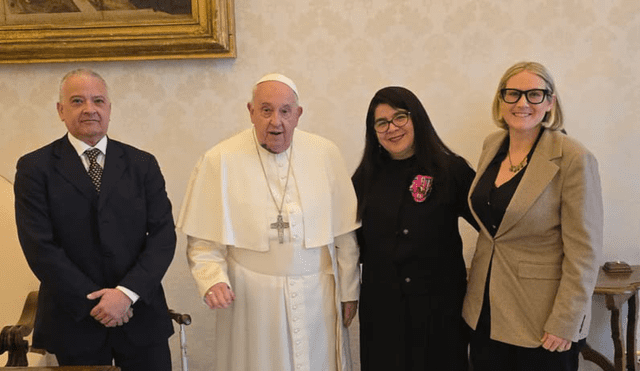 Papa Francisco se reunió con periodistas Paola Ugaz y Pedro Salinas por casos de abuso del Sodalicio. Foto:  Vaticano Media