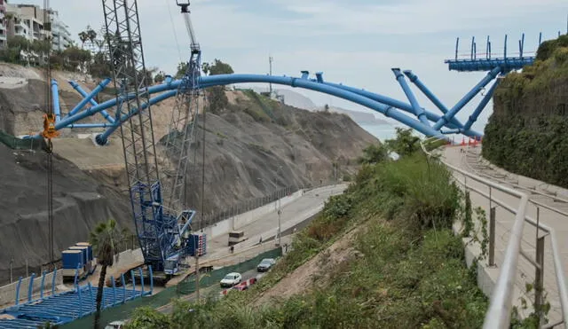 Así lucen las estructuras del puente turístico. No hay fecha de reanudación de las obras. Créditos. Miguel Vásquez