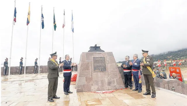 SÍ LLEGARON. Ministro Schialler llegó a Pampa de la Quinua como representante de Boluarte y participó en ceremonia principal. (Foto: difusión)