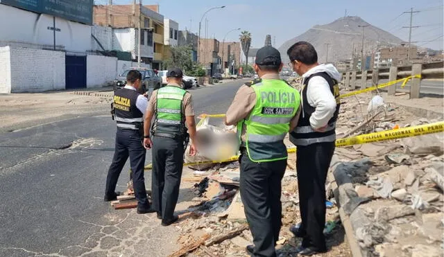 Hallan cuerpo sin vida de una mujer dentro de un costal en El Agustino. Foto:  Osmer Mina/LR