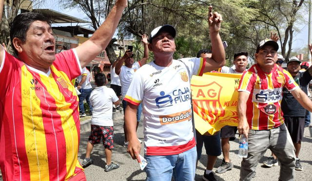 Hinchas del 'Patrimonio de Piura' mostraron su indignación por la demora de la reconstrucción de estadio. Foto: Maribel Mendo / URPI-LR